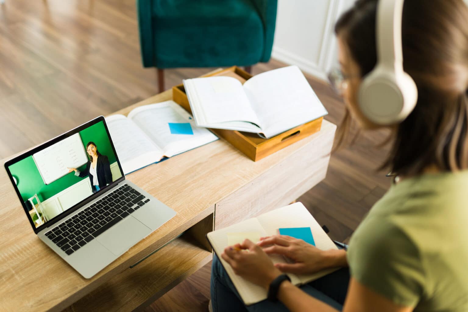 Pros of Learning Through Video Modules – Tutor Coach America